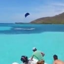 Fallas de paracaidistas surfeando